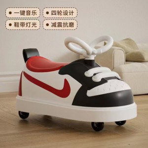 新款鞋子溜溜车1-4岁宝宝周岁礼物带音乐儿童滑行玩具车溜溜车