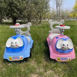 新款带音乐灯光四轮平衡车儿童可坐扭扭车宝宝防侧翻滑行车