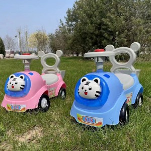 新款带音乐灯光四轮平衡车儿童可坐扭扭车宝宝防侧翻滑行车