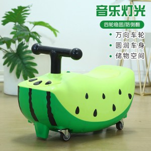 新款西瓜儿童滑行车万向轮音乐灯光花生车防侧翻学步溜溜扭扭车