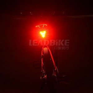 户外骑行灯 LED自行车尾灯 安全警示灯 山地车装备 单车用品