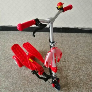 新款双踏车踏板车 儿童音乐闪光滑板车 三轮双翼车