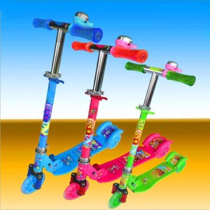 折叠小孩踏板车 闪光脚踏滑板车 三轮摇摆滑轮车