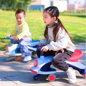 小孩玩具车宝宝1-12岁摇摆车 音乐滑行车 大号静音轮儿童扭扭车