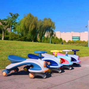 小孩玩具车宝宝1-12岁摇摆车 音乐滑行车 大号静音轮儿童扭扭车