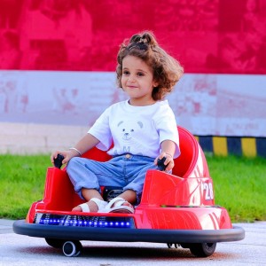 男女孩遥控儿童玩具漂移车室内外电动旋转车可坐人宝宝碰碰车