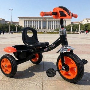 带踏板儿童三轮车  塑料材质  卡通设计  男女通用室内外使用