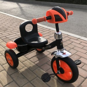带踏板儿童三轮车  塑料材质  卡通设计  男女通用室内外使用