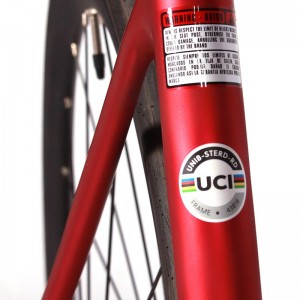 STERLING R1 DISC Dibekali frame berbahan HMC-7 carbon material dan dikomandoi groupset Shimano 105 2x11 speed