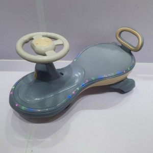 新款流行设计儿童方向盘摇车三轮滑板车婴儿玩具儿童扭扭车摇摆车