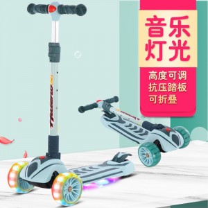 儿童滑板车男孩女孩脚蹬滑行车四轮闪光滑板车脚踏溜溜车
