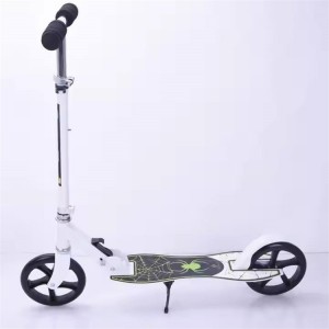 儿童轮式滑板车价廉物美的儿童电动滑板车青少年滑板车