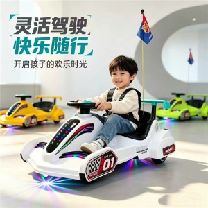 儿童玩具车漂移车儿童电动车户外跑跑卡丁车带音乐灯光小孩玩具车