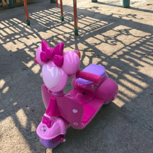 踏板车男女通用儿童电动骑乘汽车电池供电的ABS塑料2至4年粉红色